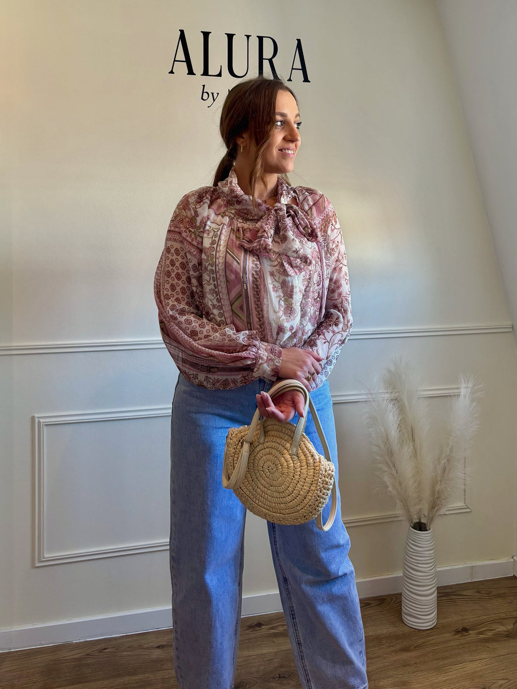 Blouse top fluide imprimée col lavallière – manches longues