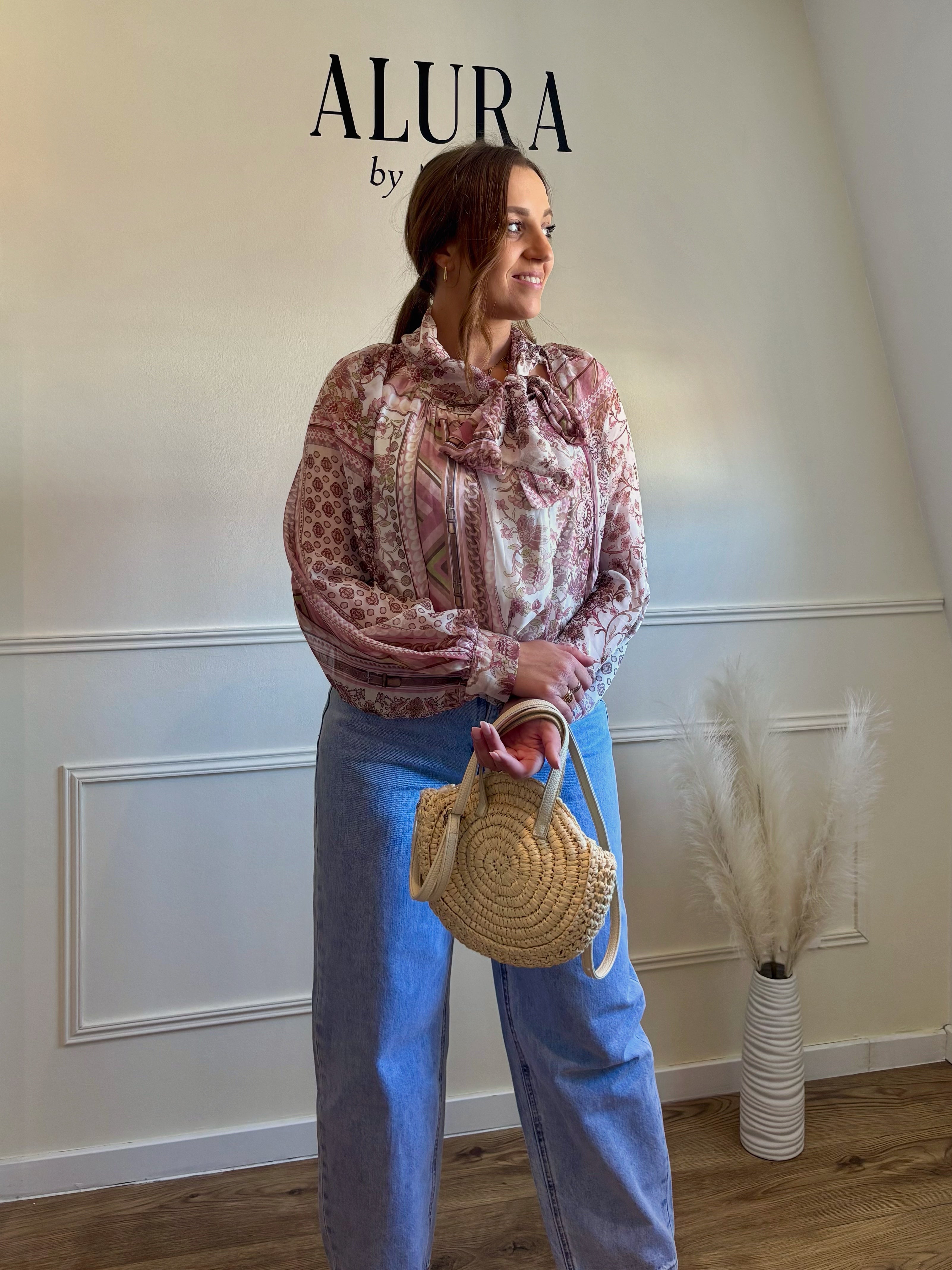 Blouse top fluide imprimée col lavallière – manches longues